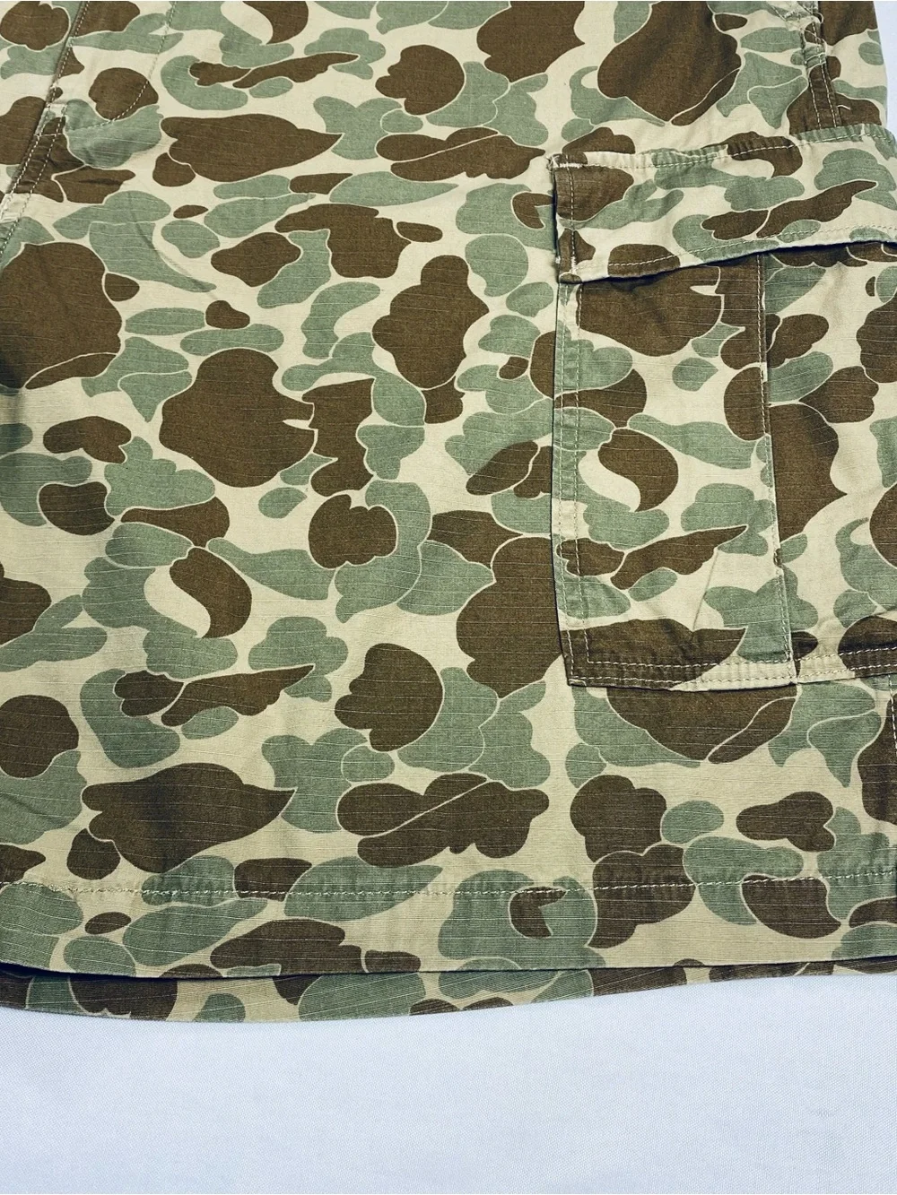 Levi’s Carrier Cargo Shorts Mens 48 Green Camo 10” Inseam 100% Cotton NWT
